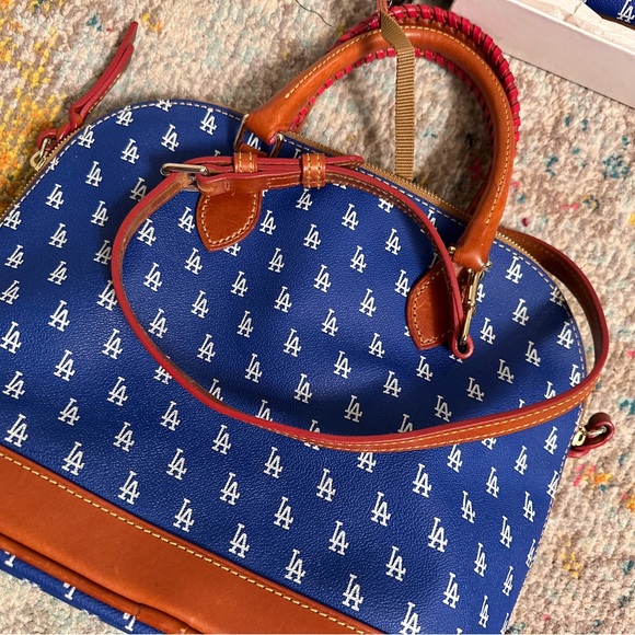 Dooney and Burke handbag with crossbody strap. Matching wallet . Leather. - Picture 8 of 10